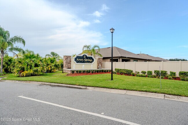 Building Photo - 194 Bubbling Ln