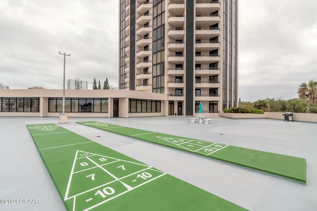 Building Photo - 1 Oceans West Blvd