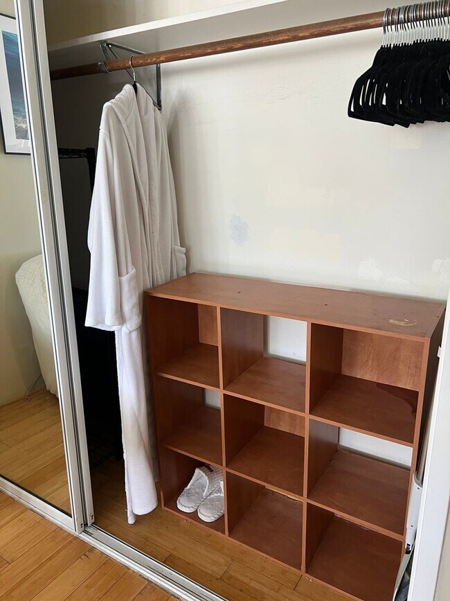 Building Photo - Furnished Studio at Regency Tower * Parking * AC