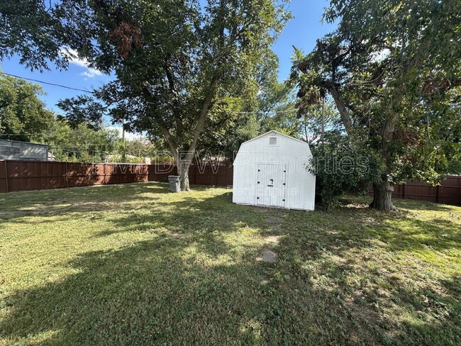 Building Photo - 3304 Mayhew Dr