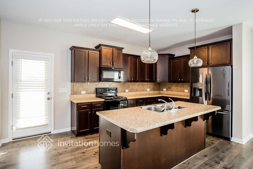 Building Photo - 124 Caprine Ct