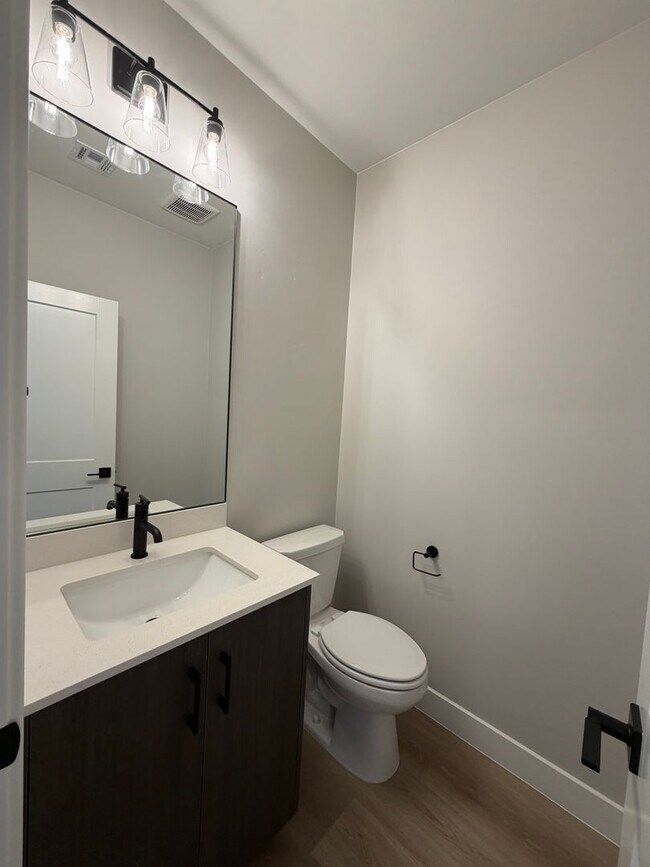 Building Photo - 608 Hemsworth Ln