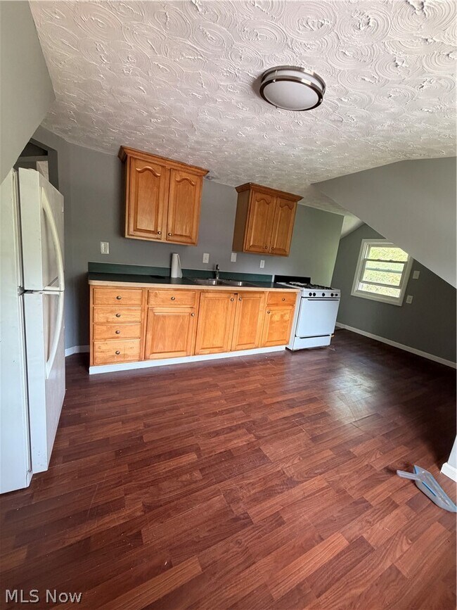 Building Photo - 1399 Barlow Rd