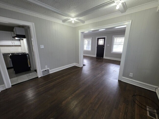 Building Photo - Spacious 4 Bedroom Home with Classic Charm