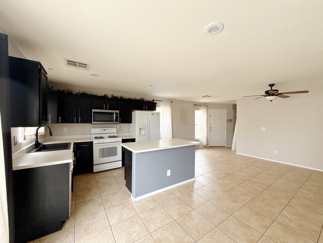 Building Photo - 824 Blushing Rose Pl