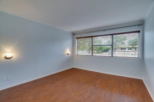 Building Photo - 8888 Tallwood Dr