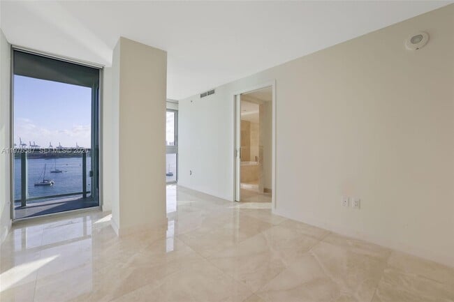 Building Photo - 1500 Bay Rd