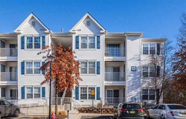Building Photo - 1335 Waterford Dr