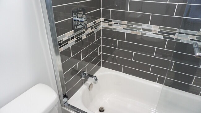 Building Photo - 10065 Arleta Ave