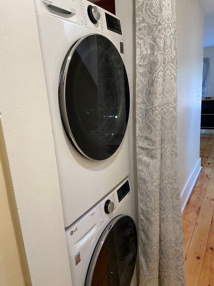 Washer/dryer - first floor - 842 State St