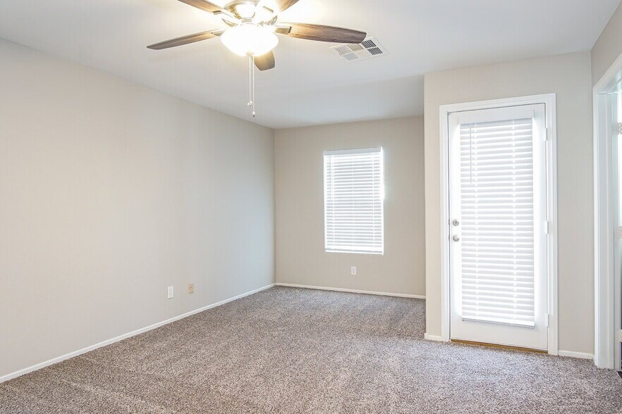 Building Photo - 9213 Millikan Ave