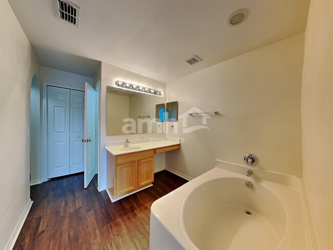 Building Photo - 5514 Ortega Park Blvd