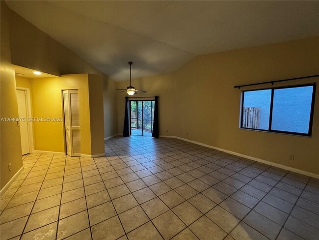 Building Photo - 951 SW 109th Ave