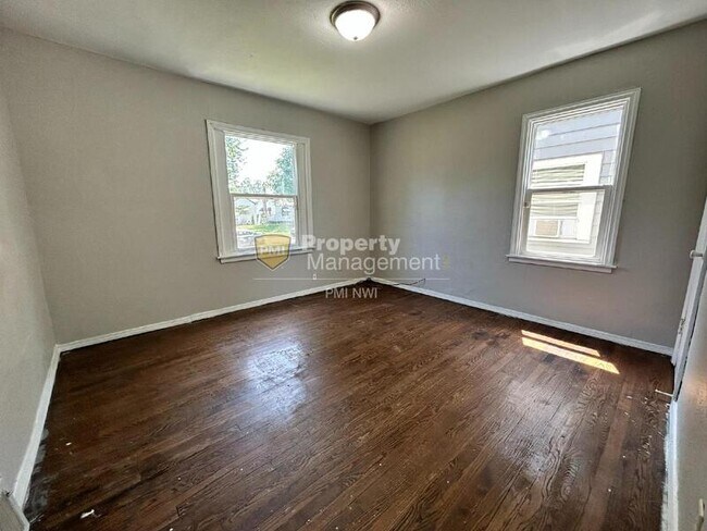 Building Photo - 754 Durbin St