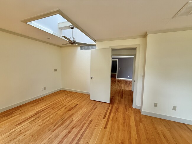 Building Photo - 1004 Brookside Dr