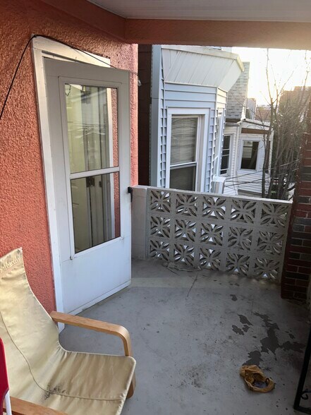 Building Photo - 271 Claremont Ave