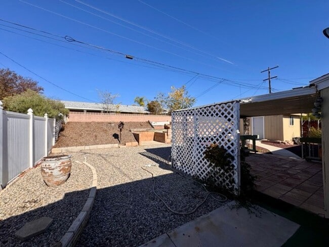 Building Photo - 55+ 2 bedroom 2 bathroom Sun City home for LEASE!