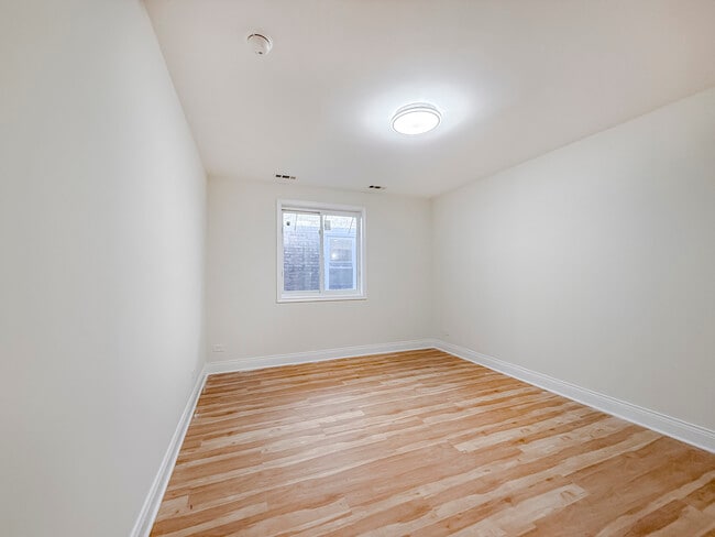 Building Photo - 6415 W Irving Park Rd