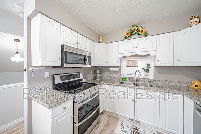Building Photo - 12000 S Sunrise Cir