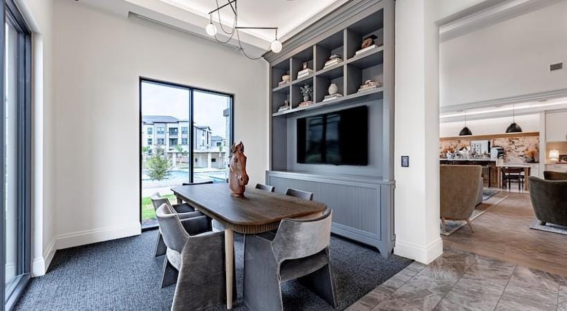 Building Photo - 2425 Central Expy