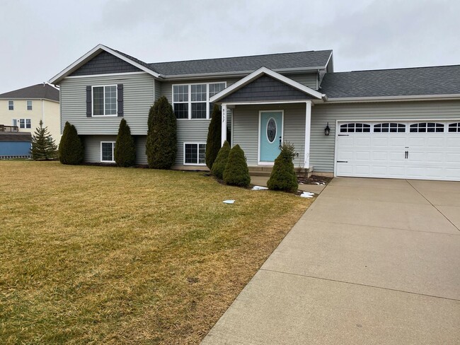 Primary Photo - Great home in Hudsonville School District!