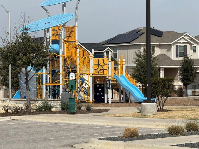 Building Photo - 816 Black Alder St