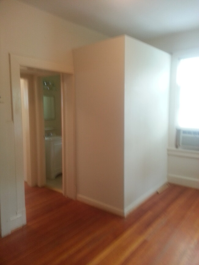 Building Photo - 813 N Jackson St