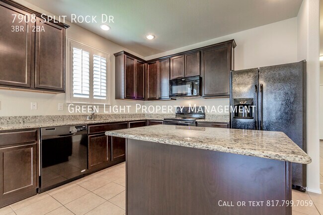 Building Photo - 7908 Split Rock Dr