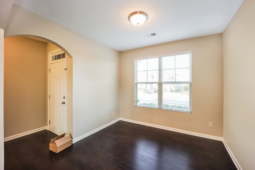 Building Photo - 5259 Cantbury Way