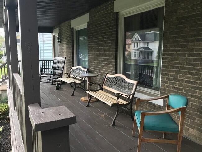 Building Photo - 33 Maple Ave