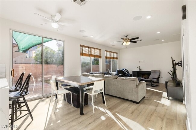 Building Photo - 7820 Mount Angel Dr