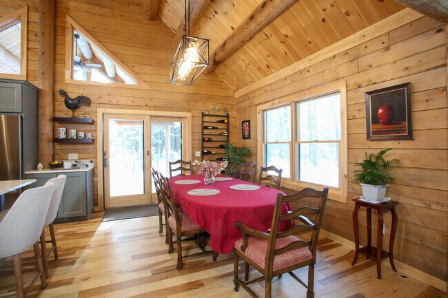 Building Photo - 320 Lakeshore Dr