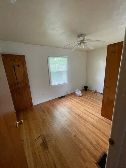 Building Photo - 425 E Wylie St