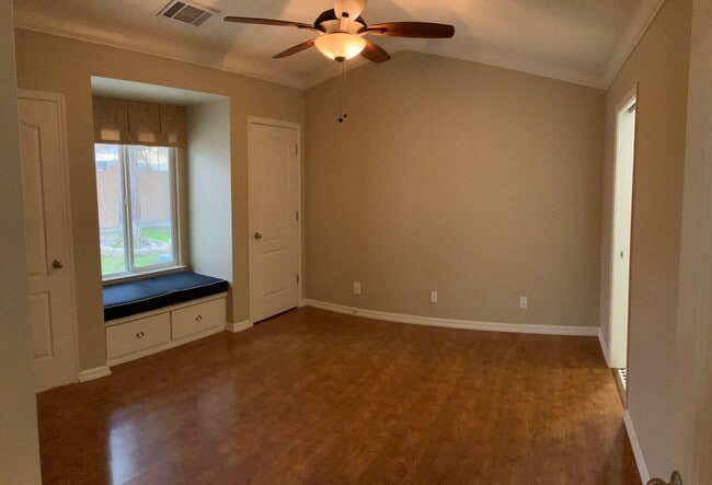 Building Photo - 358 Sunshine Way