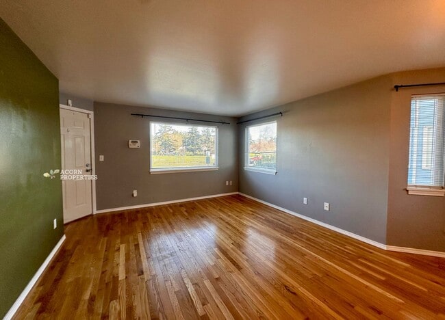 Building Photo - 537 NE Ellis Way