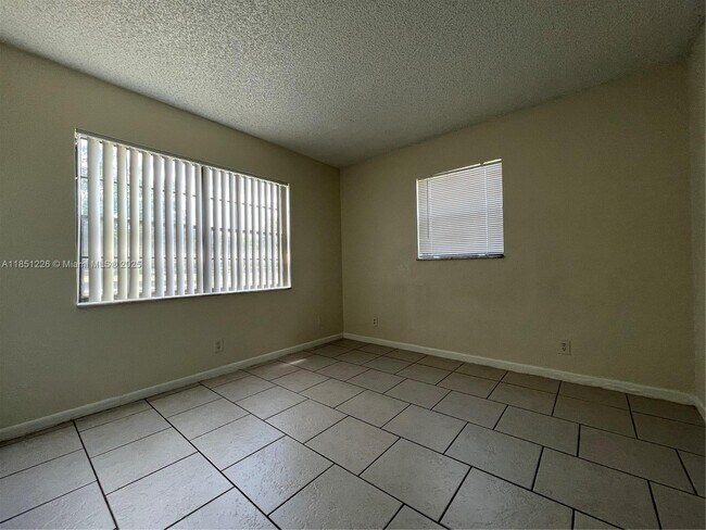 Building Photo - 7625 Tam Oshanter Blvd
