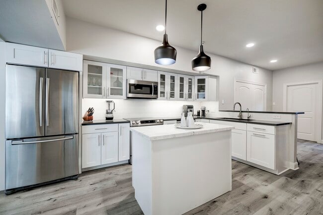 Building Photo - 12625 Memorial Dr