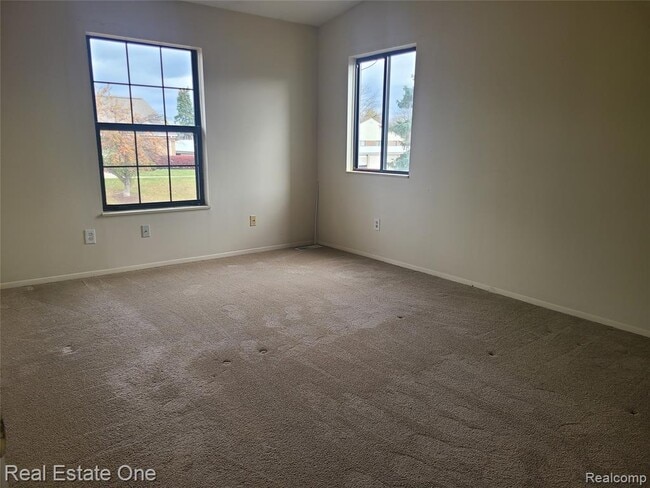 Building Photo - 38872 Country Cir