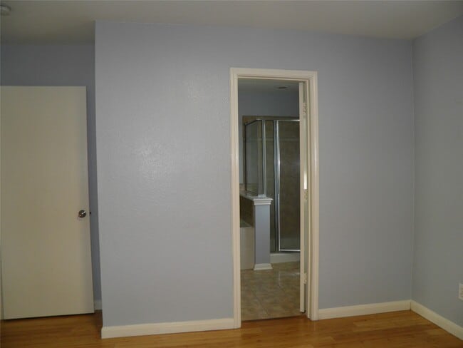 Building Photo - 8026 Fisher Glen Ln