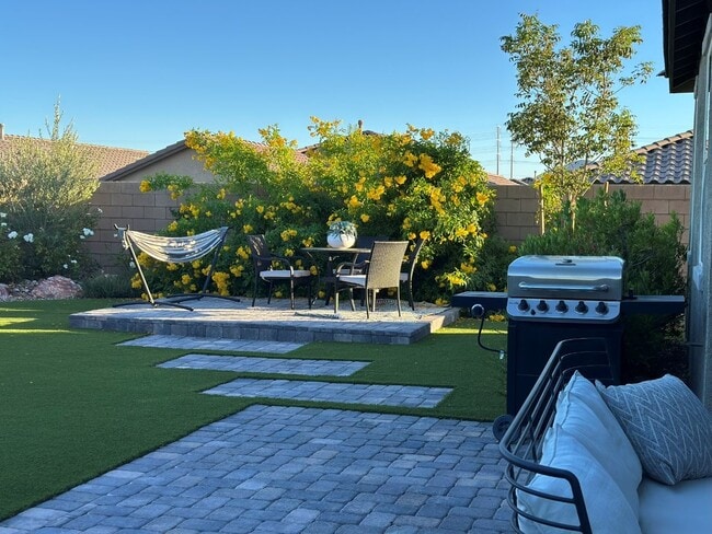 Building Photo - 10114 Blue Cereus St