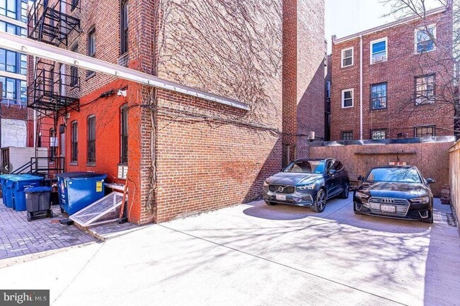 Building Photo - 1420 Paloma Way NW