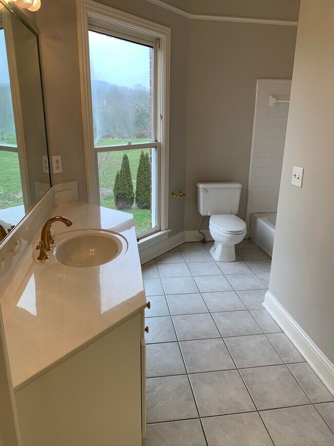 Building Photo - 5000 Square Feet on 7 Acres in Heart of Franklin