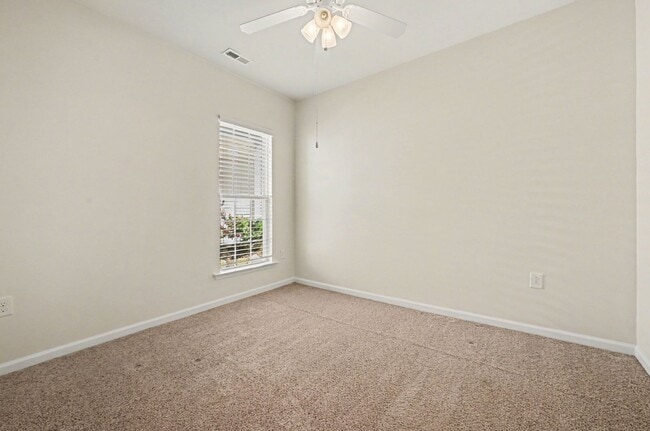 Building Photo - Immaculate & Move-in Ready Home in Desirable 55+ Community - Carolina Preserve