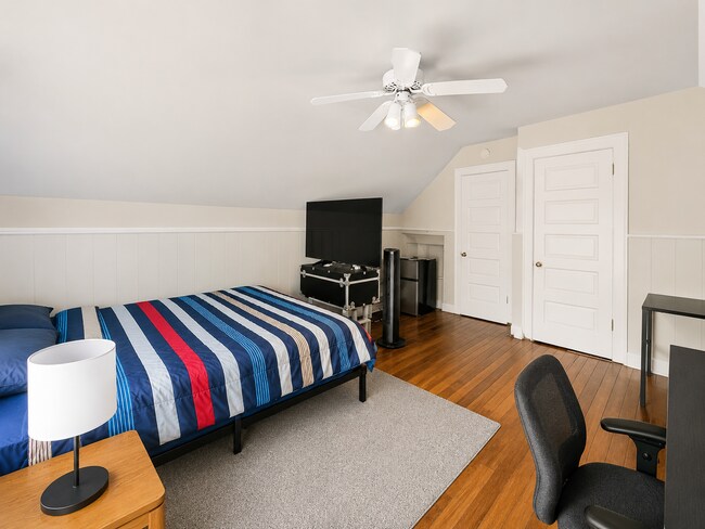 Building Photo - 6 Bed/2 Bath Mins. from UC Campus $600/pp ($3,600/mo)!