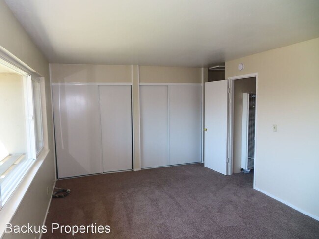 Building Photo - 2 br, 1.5 bath House - 915-7 Acosta Plaza