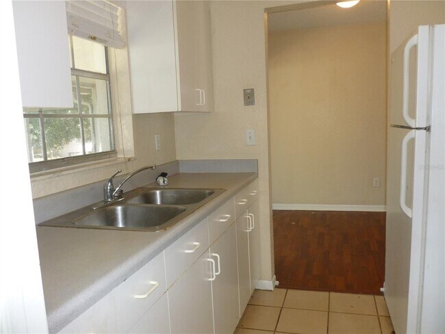Building Photo - 5330 Springwood Rd