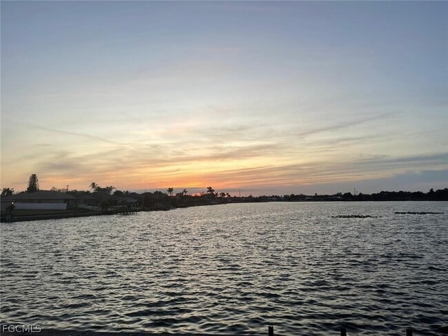 Building Photo - 546 SE 5th Ave