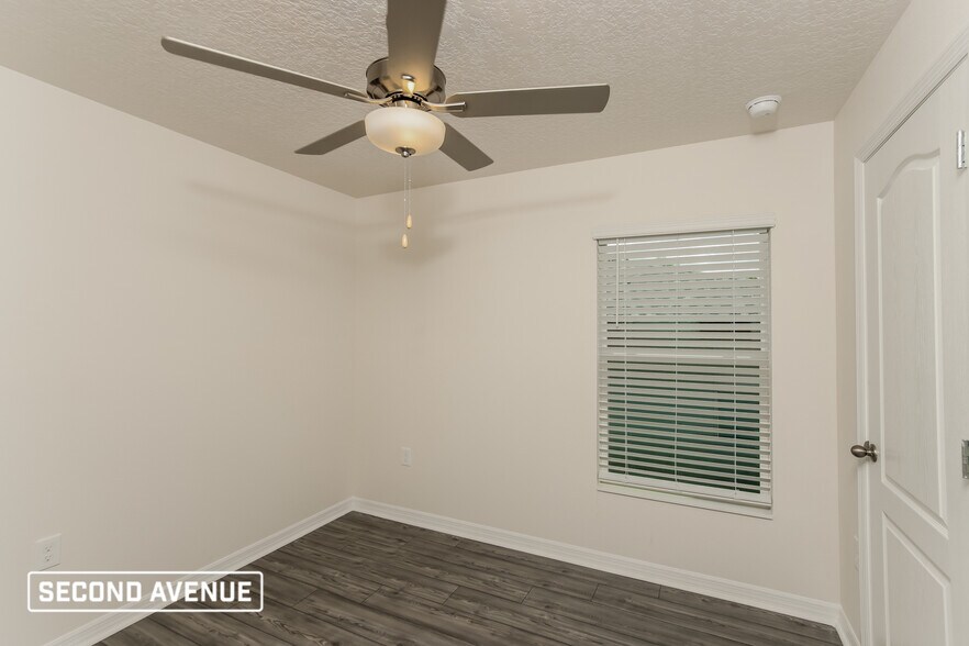 Building Photo - 3399 Lakeland Ave