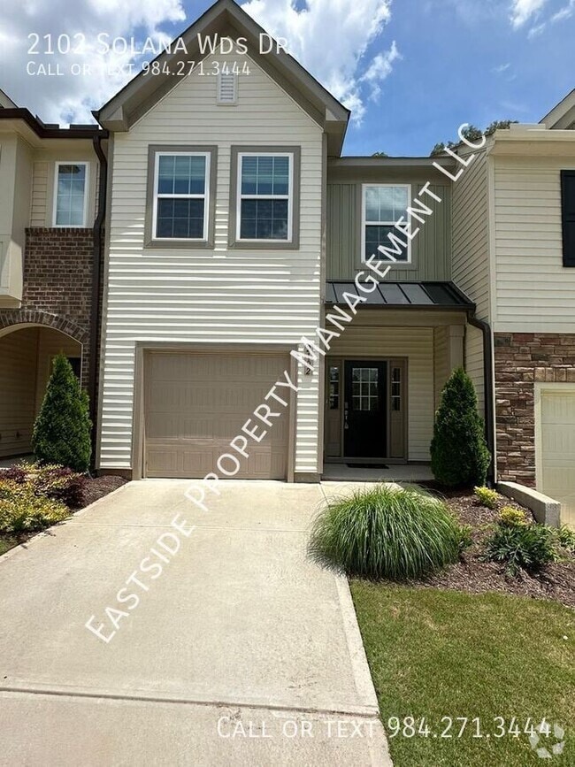 Building Photo - 2102 Solana Wds Dr