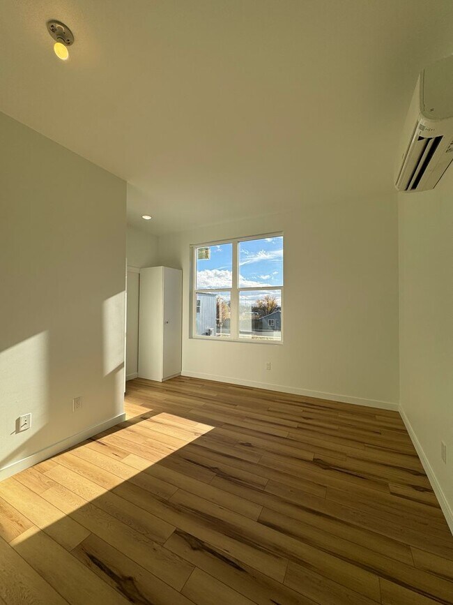 Building Photo - Charming 1-Bedroom, 1-Bath Rental with Exp...